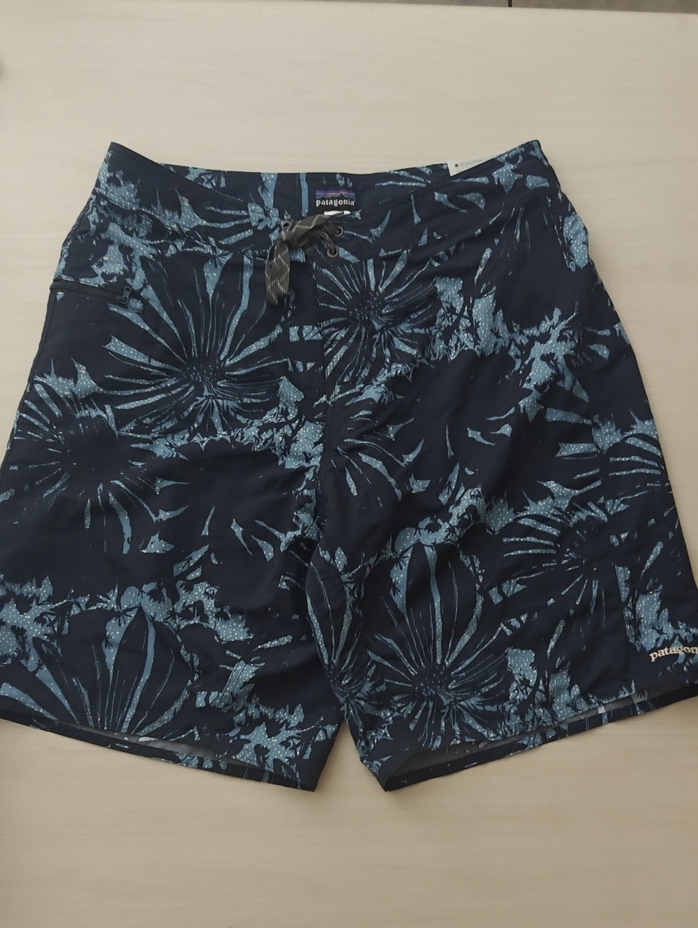 Patagonia Men’s Dark Blue Wavefarer Board Shorts. Size 34